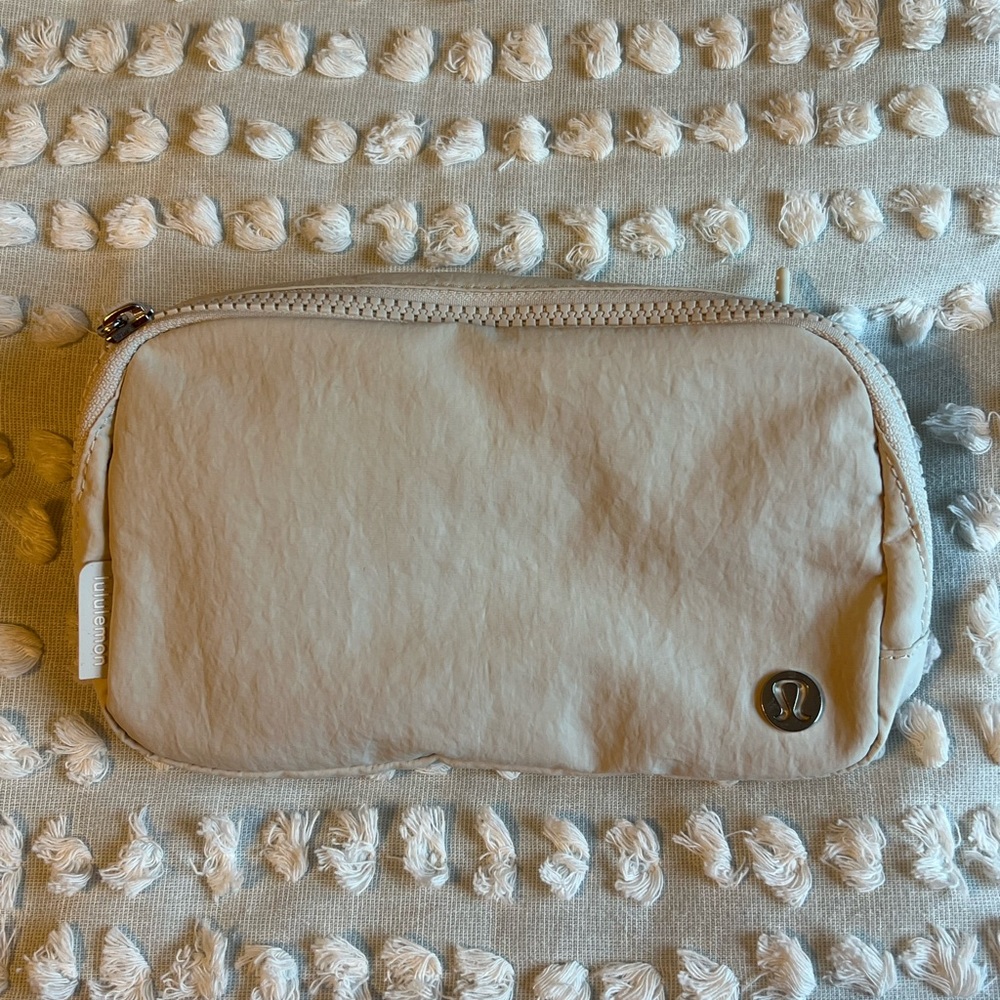 Lululemon Belt Bag in White Opal - Picture 10 of 14